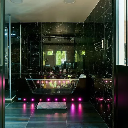 One Sauna & Jacuzzi * Versay