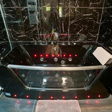 One Sauna & Jacuzzi Appartement *