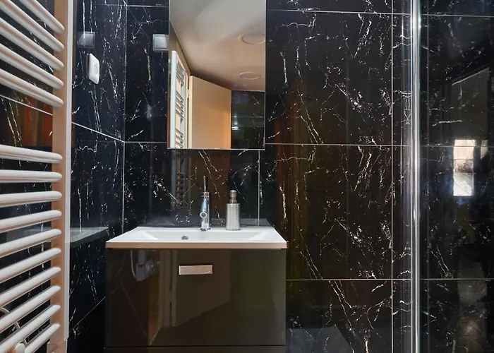 One Sauna & Jacuzzi * Versalles