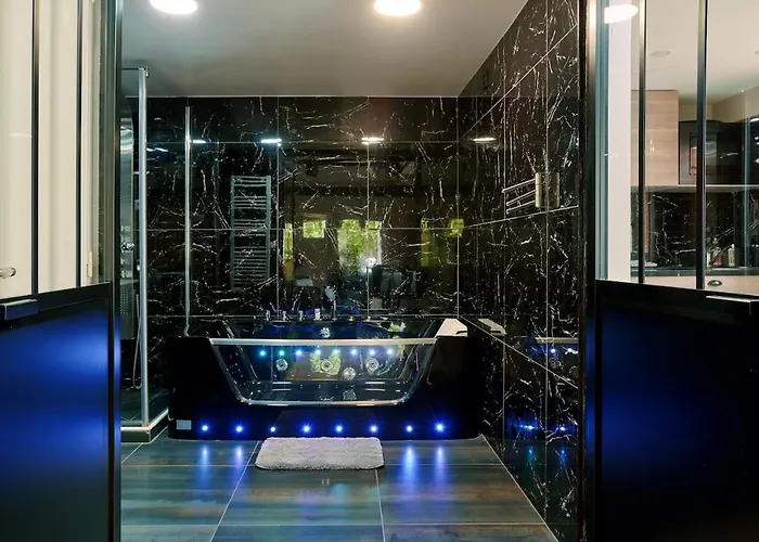 One Sauna & Jacuzzi *